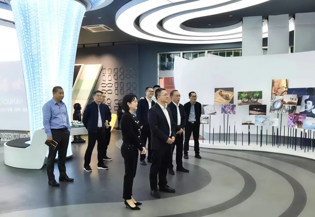动态|热烈欢迎刘云峰区长带队调研瓯海眼镜跨境电商园
